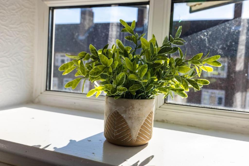 Pristine 3 Beds Hackney E9 Appartement *