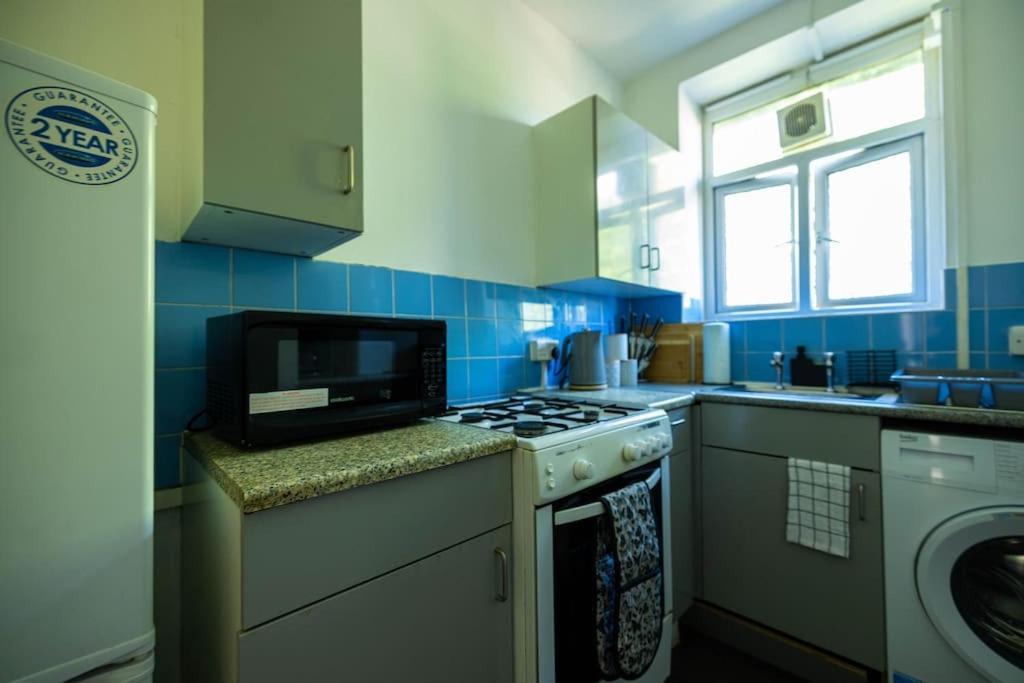 Pristine 3 Beds Hackney E9 Londen